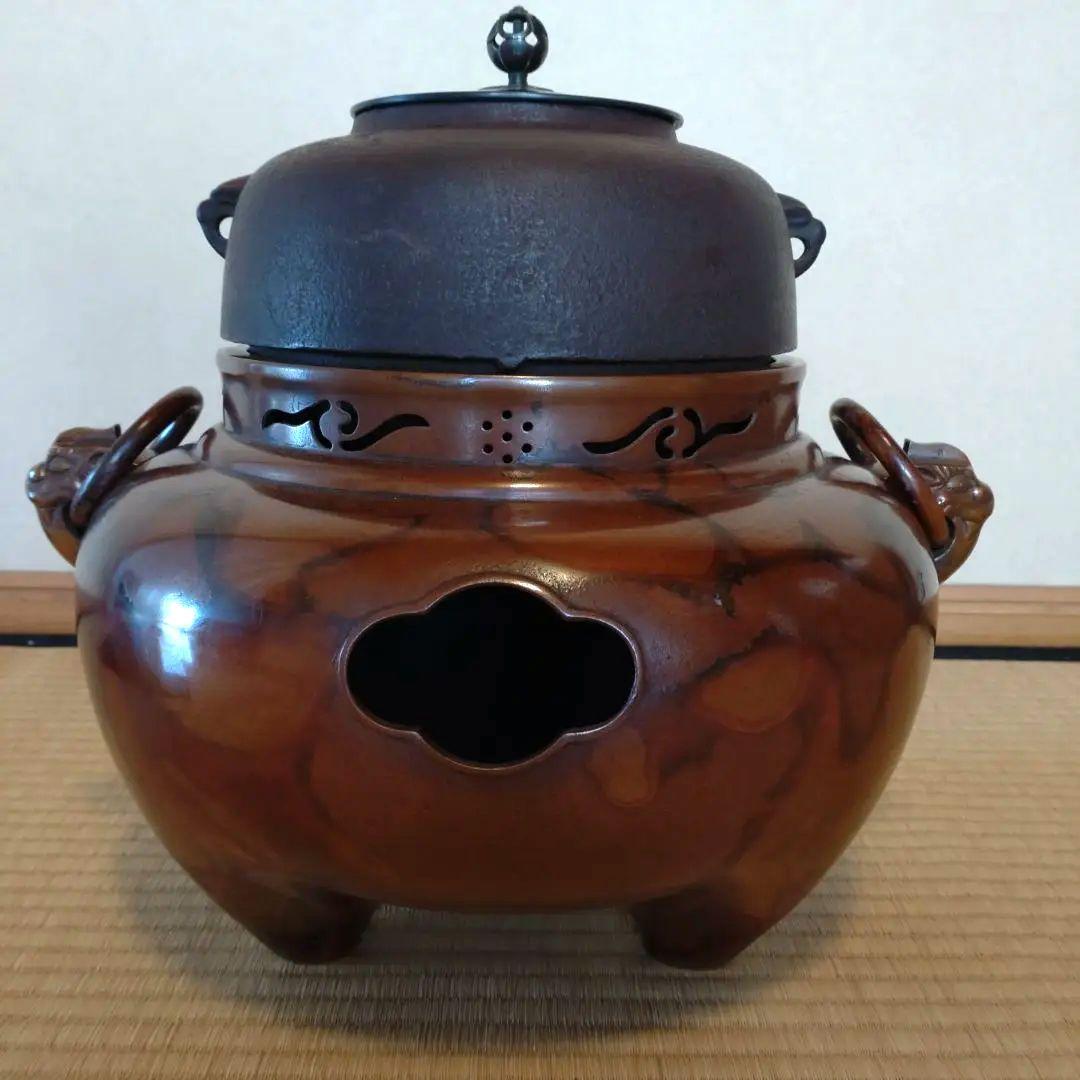 唐銅鬼面風炉釜　畠春斎造　共箱（真塗敷板・底土器・前土器)付