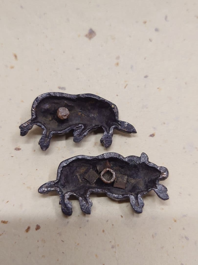 目貫、赤銅地に水牛図