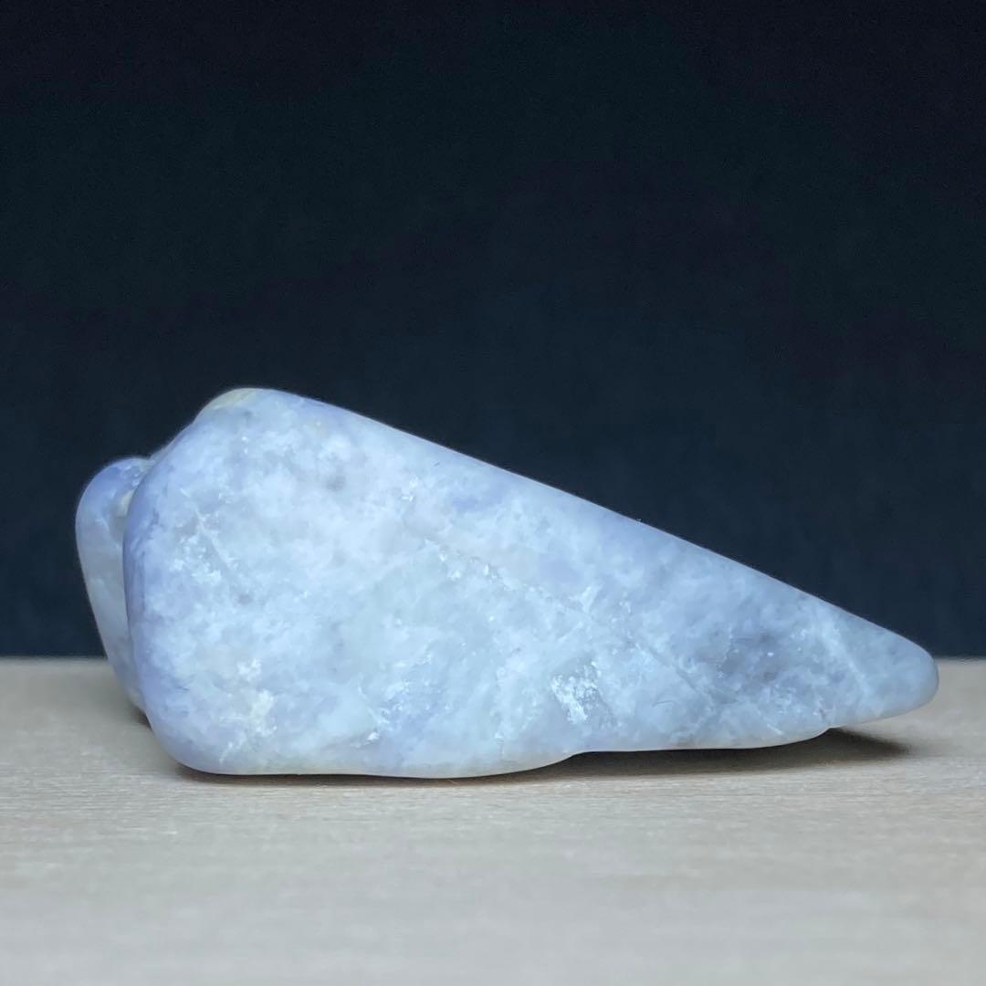 糸魚川翡翠　深い紫　ラベンダー翡翠　翡翠輝石　原石　13.8ｇ