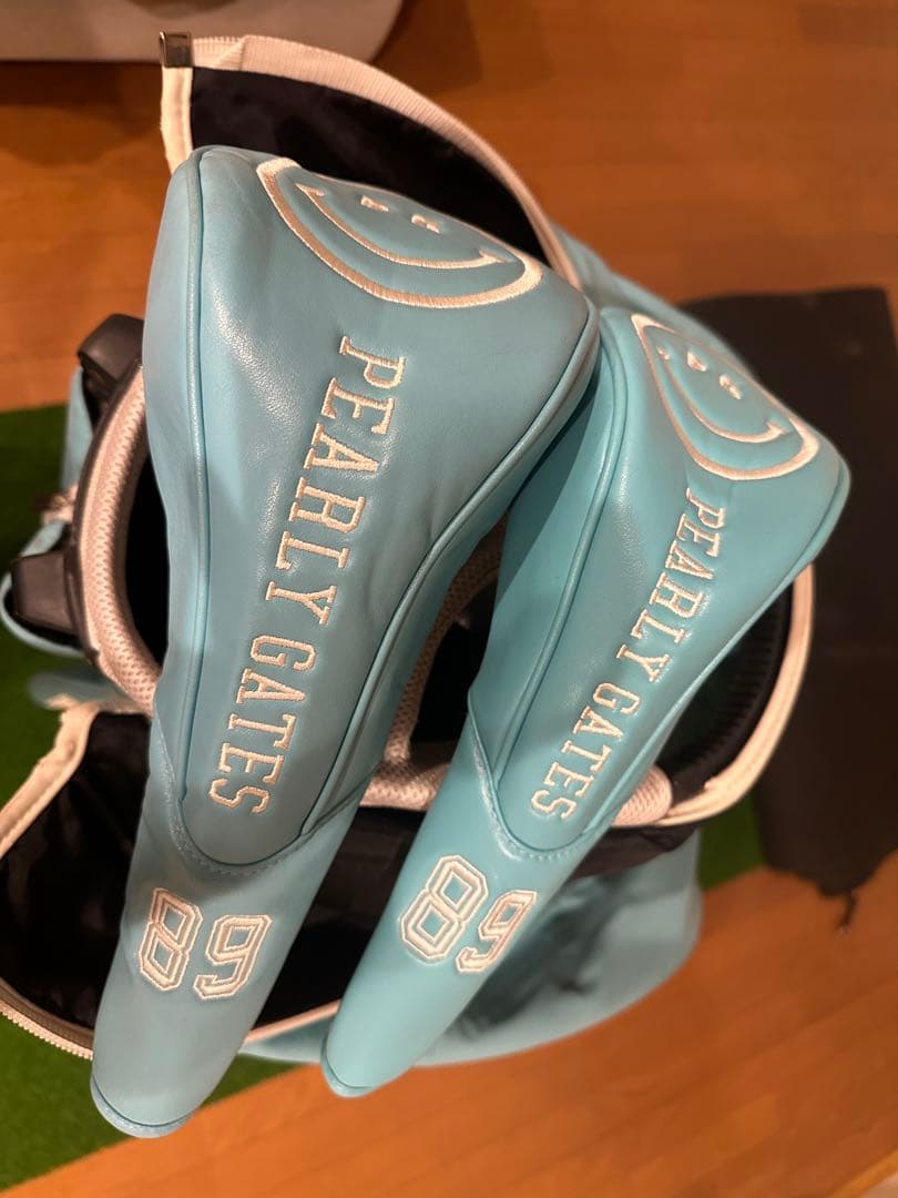 パーリーゲイツ　レディース　キャディーバッグとヘッドカバー2個