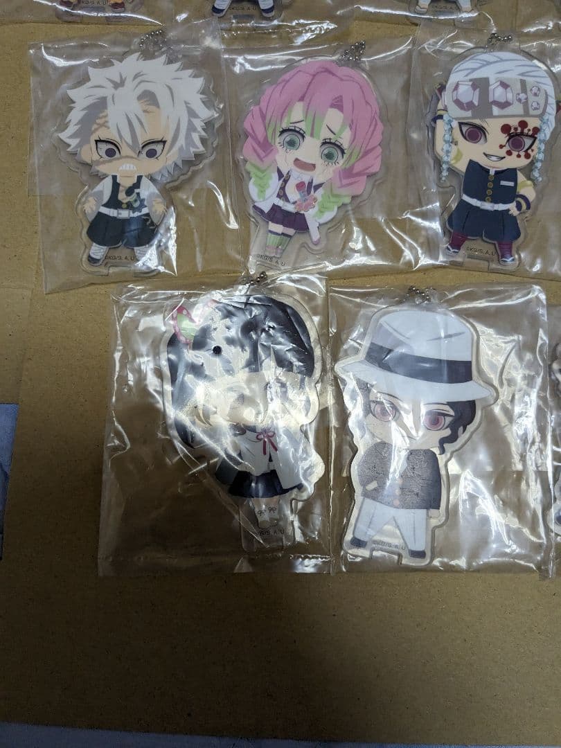 鬼滅の刃　みつめてアクリルチャームキーホルダー☆