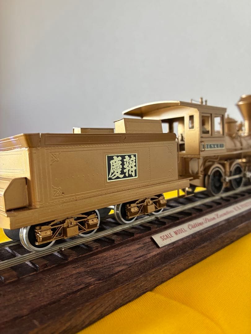 未使用品 弁慶号 蒸気機関車模型 金属製 レール基台・ケース付