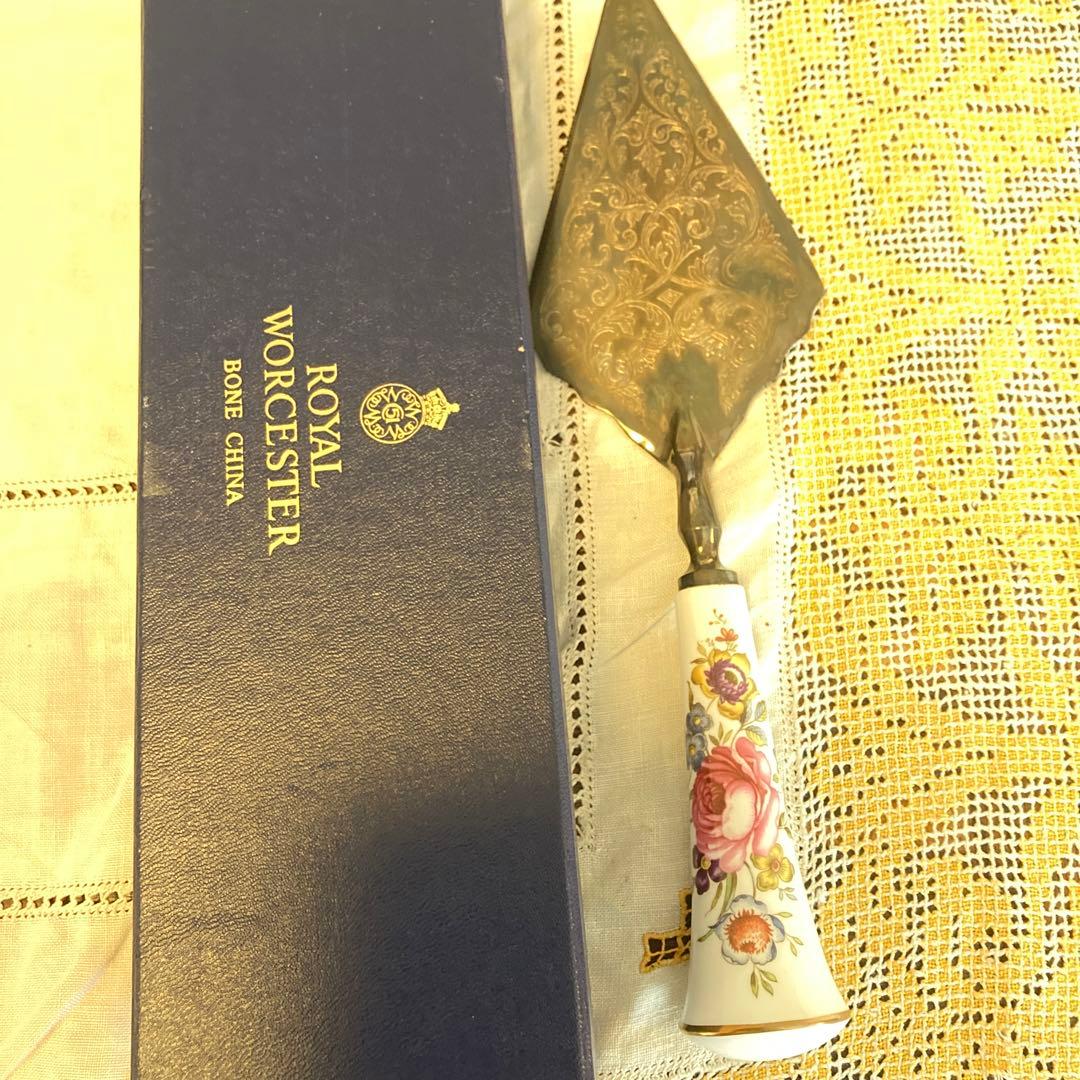 お値下げ　ロイヤルウースターのケーキ皿とサーバーのセット