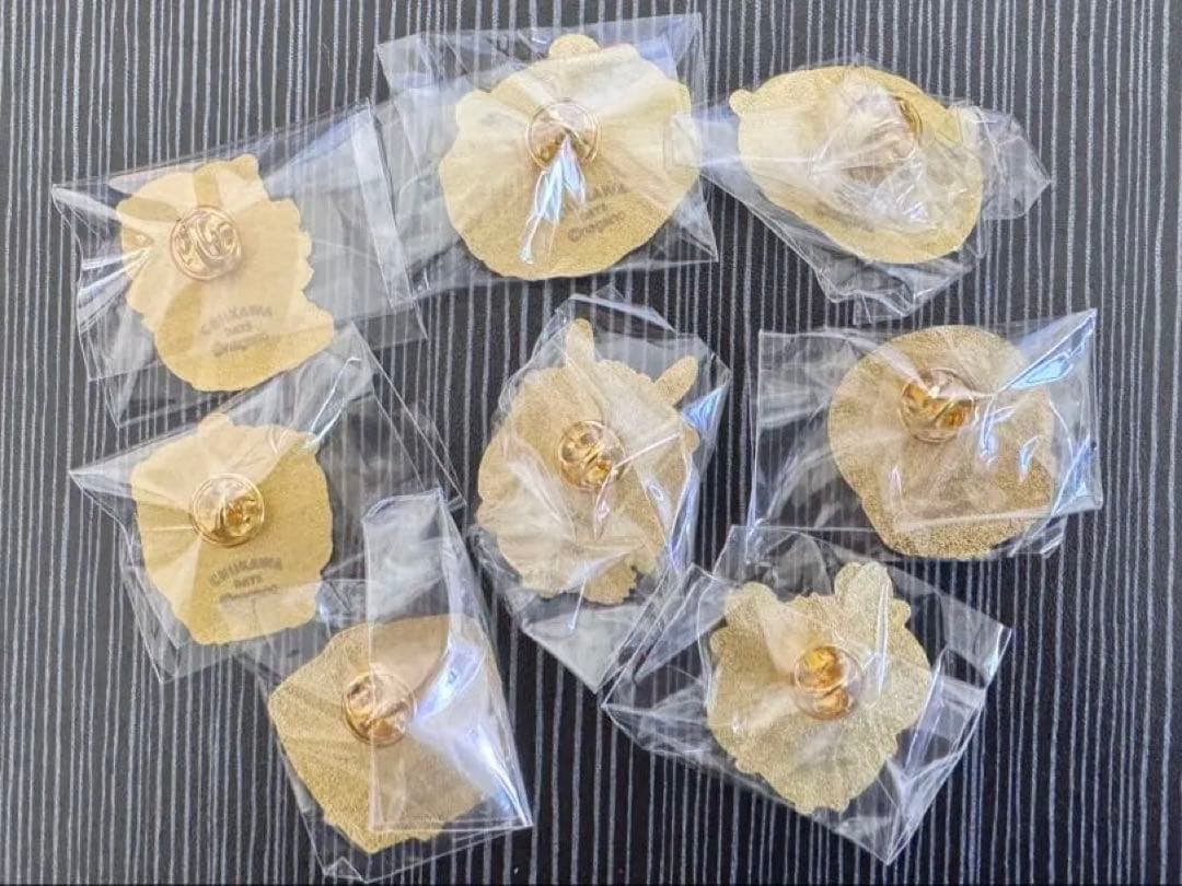 ちいかわ　香港飲茶　ピンバッジ　全8種類コンプリートセット