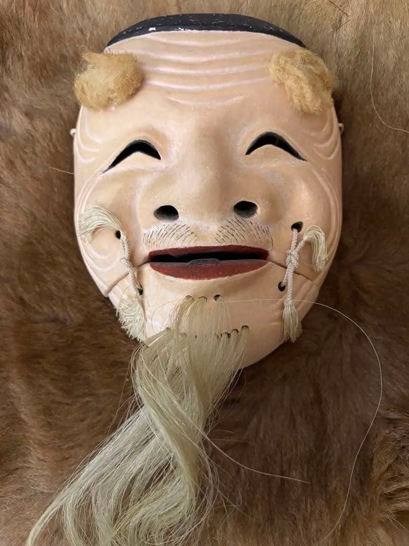 伝統的な能面 木製 毛の装飾付き　Japanビンテージ骨董