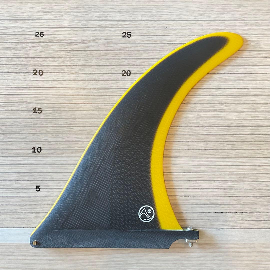 新品未使用シングルフィン10インチ　ブラック×イエロー、 スクリュー付き
