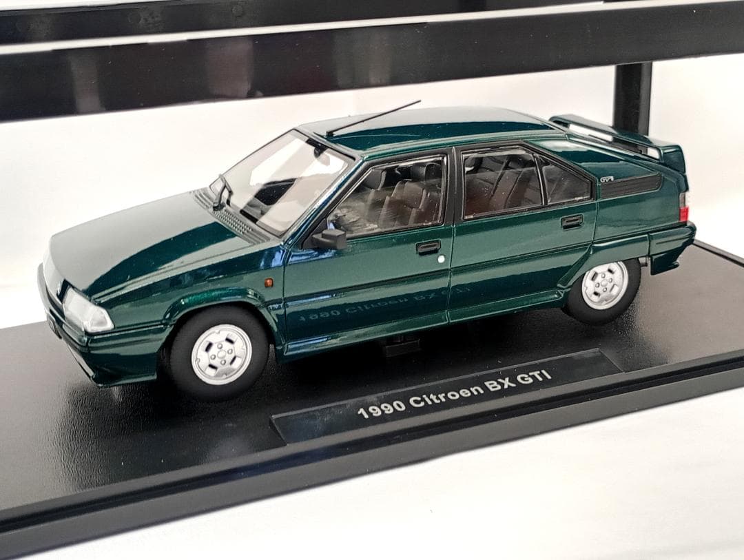 トリプル9 1/18 シトロエン BX GTi 1990 (グリーンメタリック)