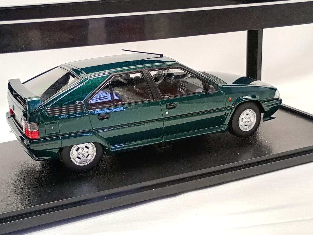 トリプル9 1/18 シトロエン BX GTi 1990 (グリーンメタリック)