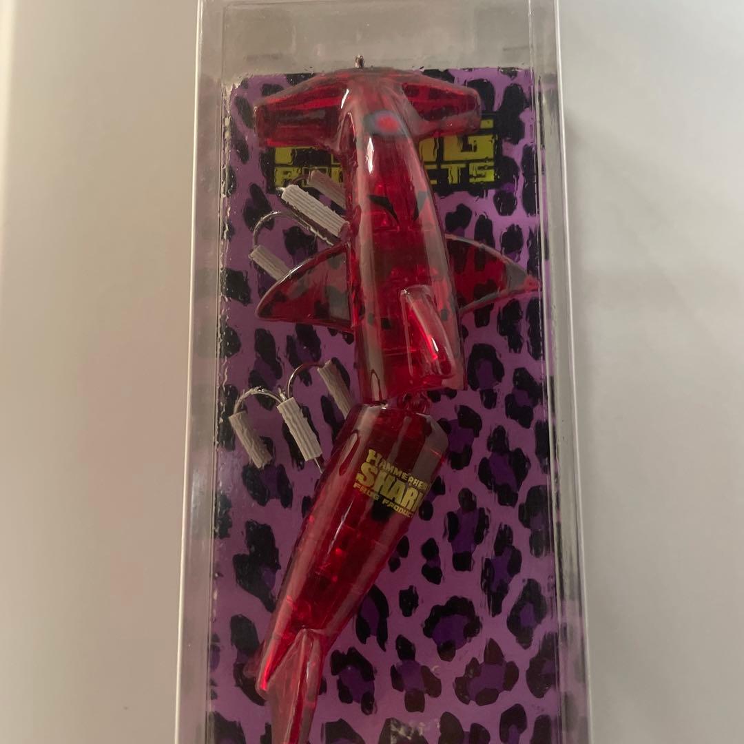 赤いシャーク型トップウォーター用ルアー