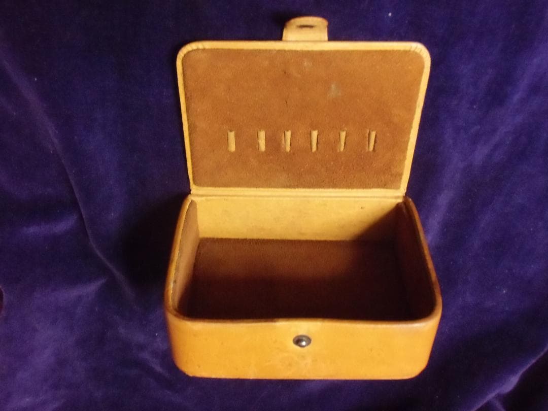 ＫＶランプ社/ＲＵＭＰＰ社製レザー/革製ジュエリーケース（実物）