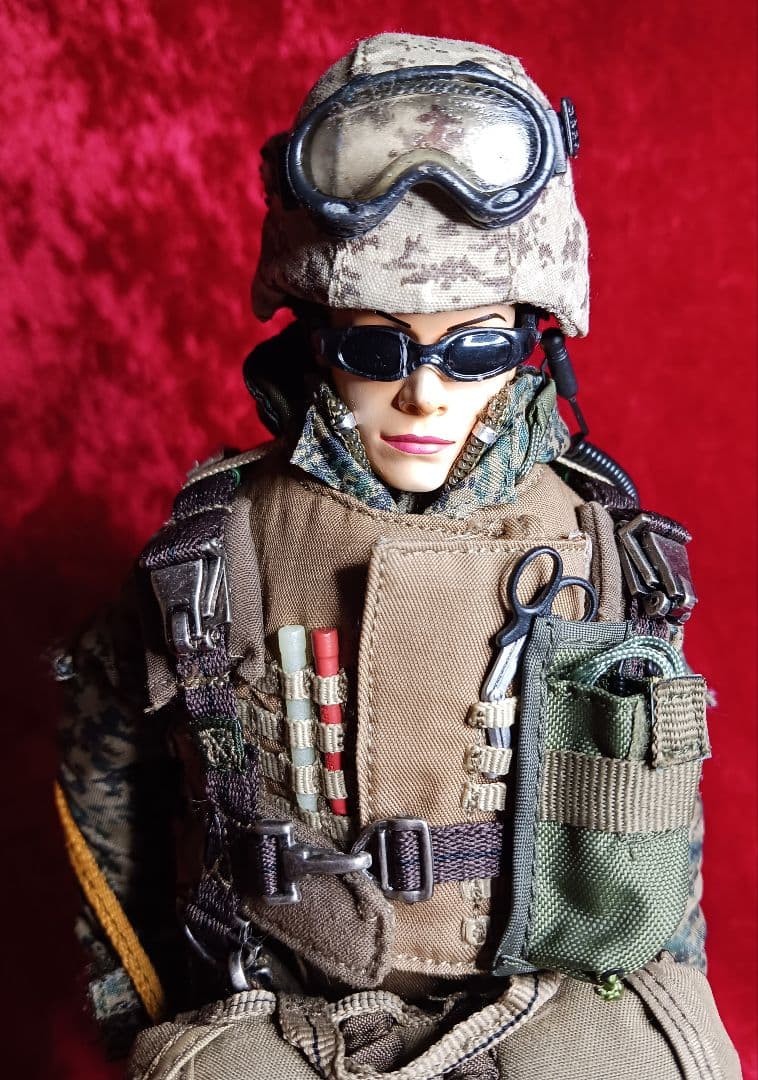 1/6 USMC パラシュター女性兵士(HotToysホットトイズ)