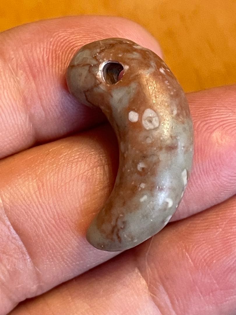 古墳時代　勾玉　管玉　堆積岩　碧玉製管玉　滑石