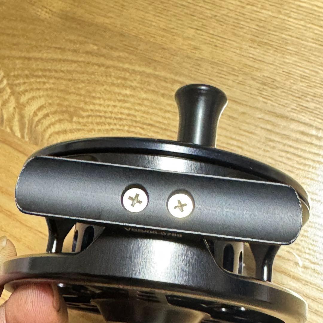 VARIVAS Surface System フライリール ブラック