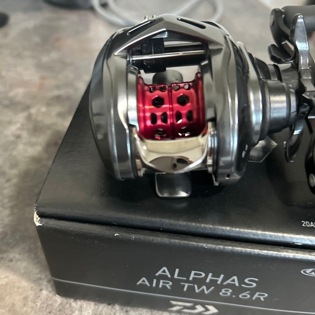 美品【DAIWA】ダイワアルファス AIR TW 8.6R 右ハンドル
