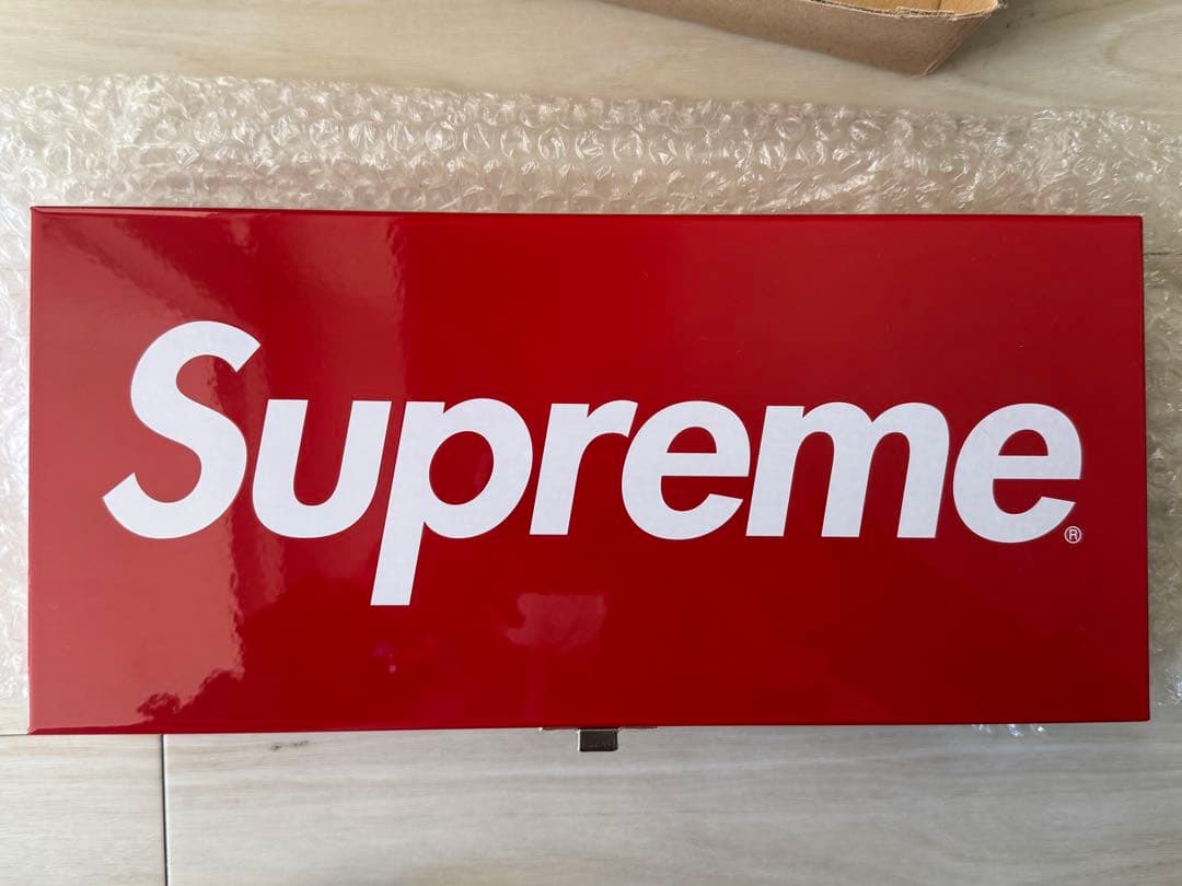 Supreme 赤 ボックス