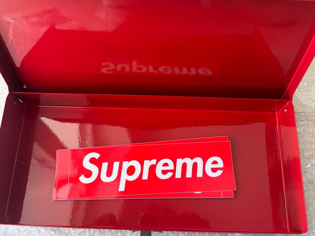Supreme 赤 ボックス