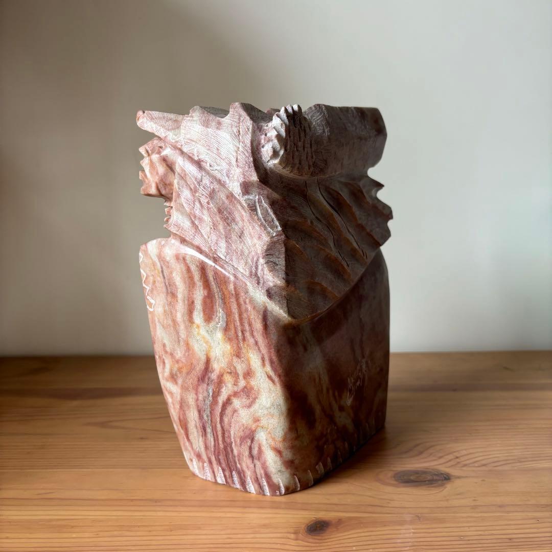 ナバホ族ノーマン・ルイス作 ネイティブアメリカン彫刻　レッドアラバスター製