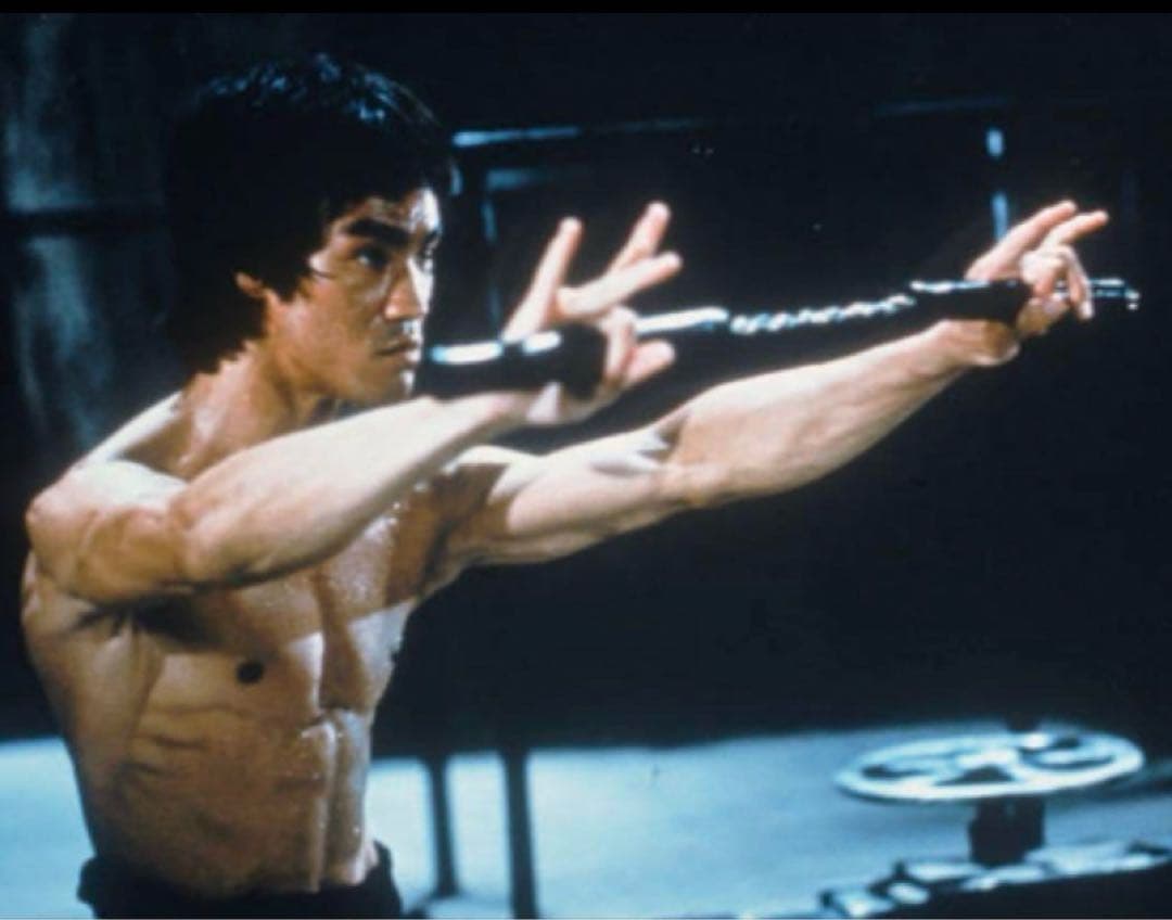 ⑤【 田中すみれ 】 「 燃えよドラゴン 」 レプリカ ヌンチャク