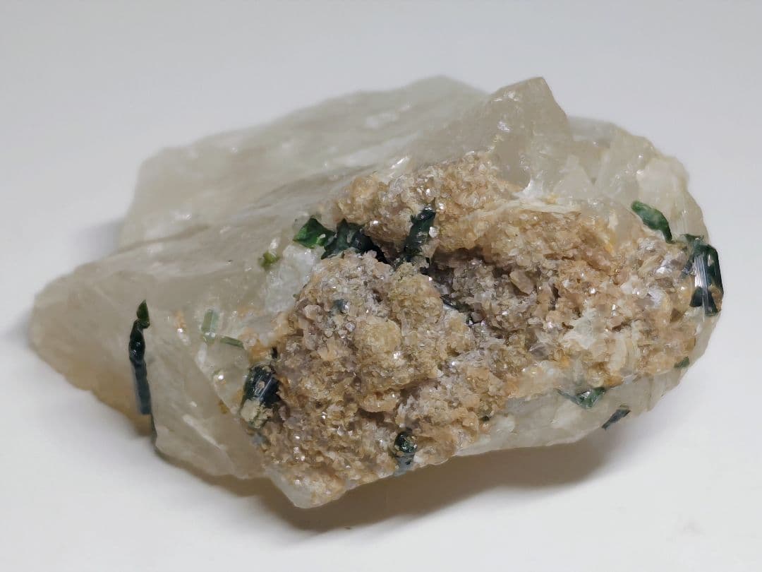 トルマリン 334g クォーツ 水晶 原石 鑑賞石 自然石 誕生石 鉱物 水石