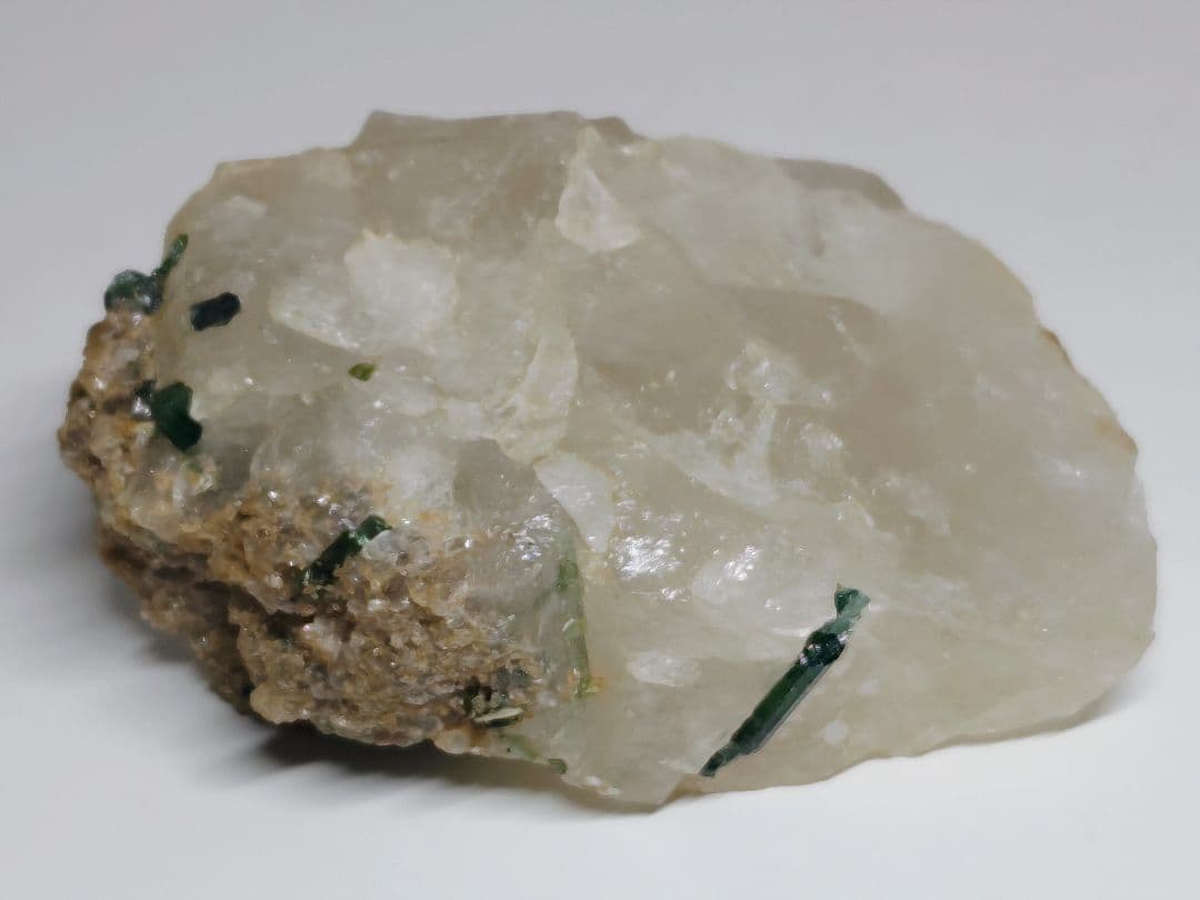 トルマリン 334g クォーツ 水晶 原石 鑑賞石 自然石 誕生石 鉱物 水石