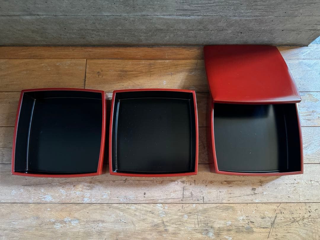 漆器製 赤色 3段重箱 四角形