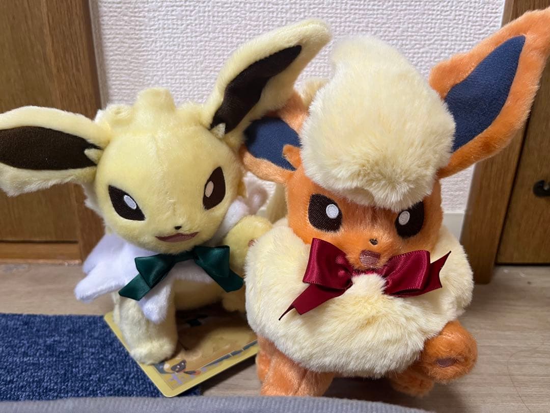 イーブイコレクション　ブースター　サンダース　ぬいぐるみ　ポケモンセンター