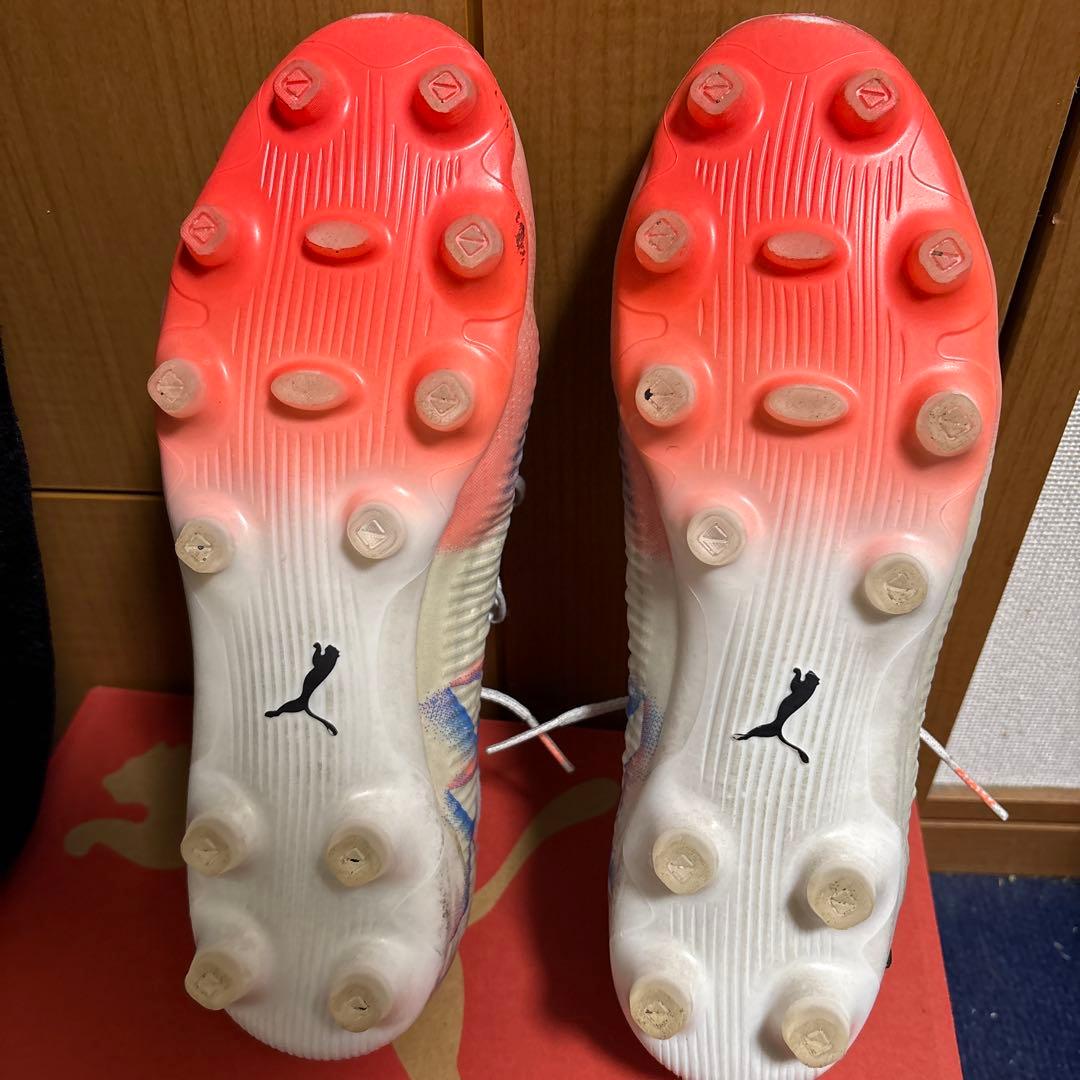 サッカーシューズ・スパイク ホワイト/ブルー/レッド