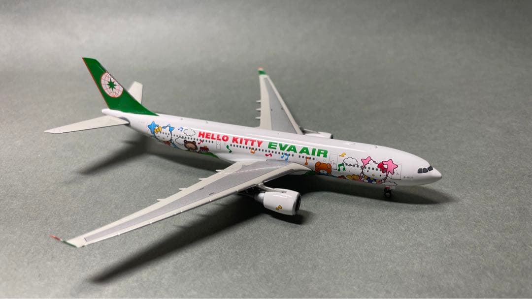 航空機・ヘリコプター phoenix Airbus A330-2 EVAAIR Hellokitty
