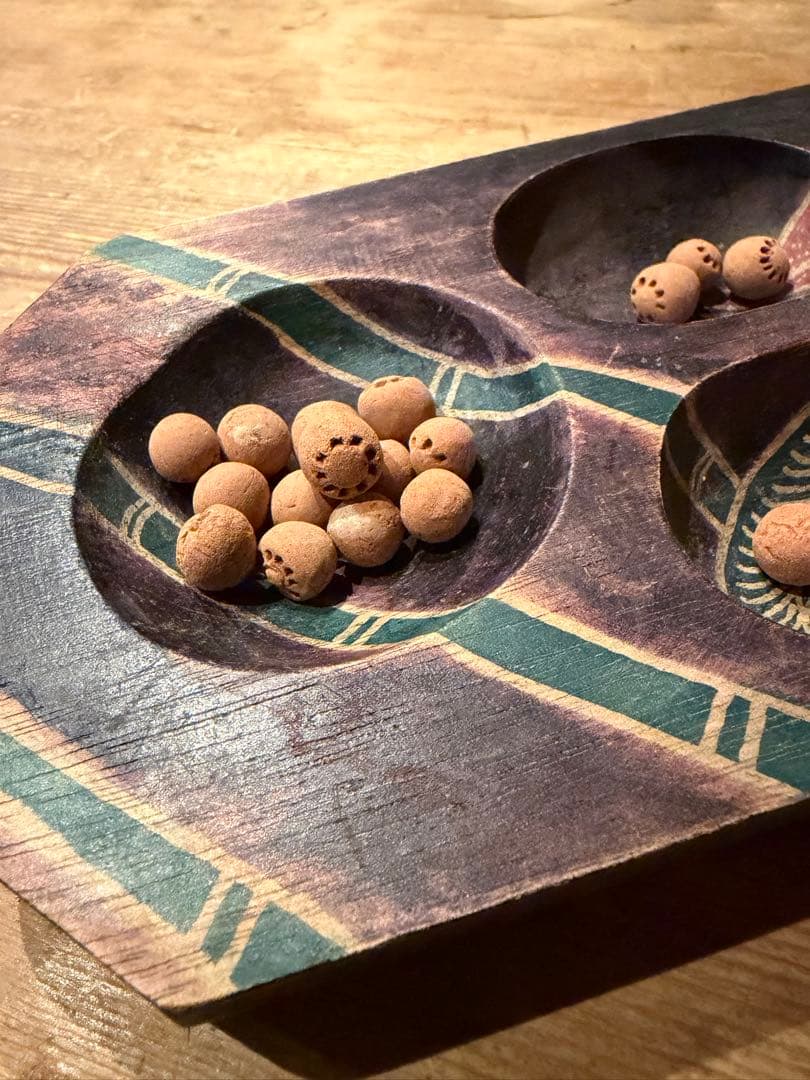 民芸品インドネシア 木製手彫りトレイ　マンカラ.カラハ