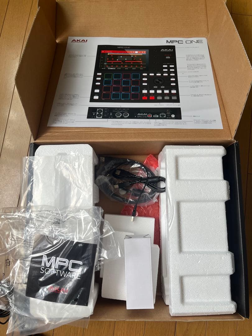 AKAI MPC One サンプラー　外箱 アダプタ付