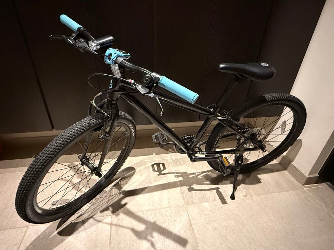 ヨツバサイクル 24インチ ブラック×ブルー 自転車【直接お渡し 東京都】