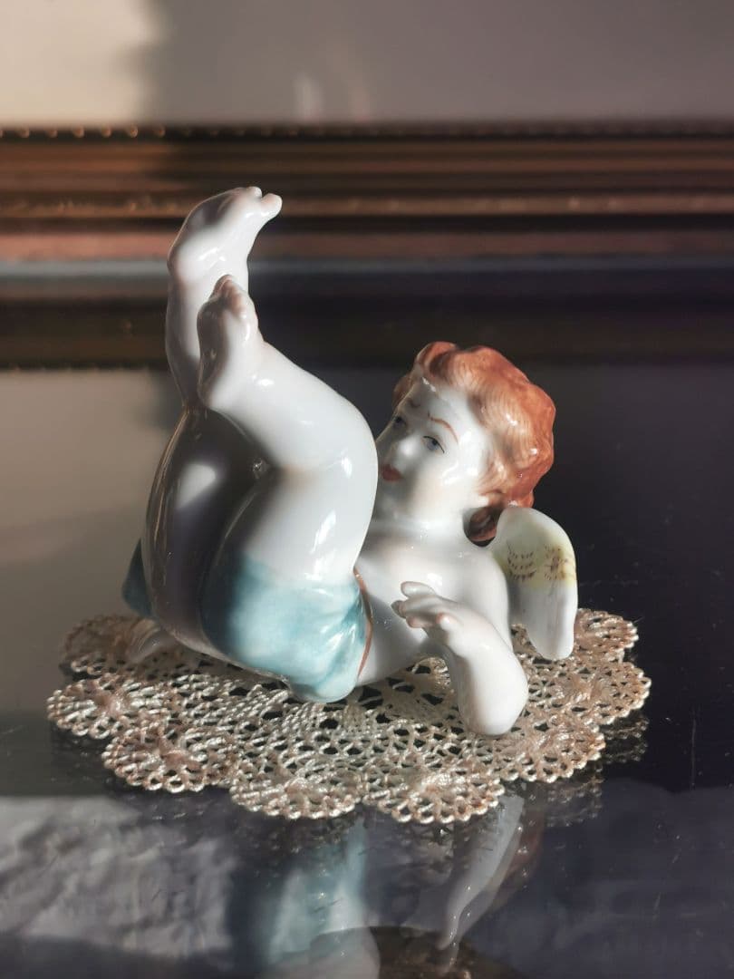 アンティークドイツポーセリン でんぐり返し子供天使 造形美フィギュリン レース付