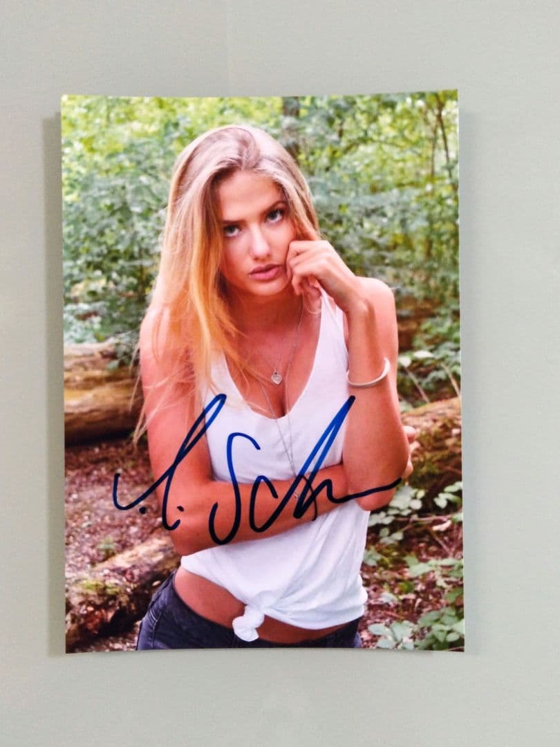 セール中…アリカ・シュミット直筆サイン入り2Lサイズ写真‥ドイツの陸上選手