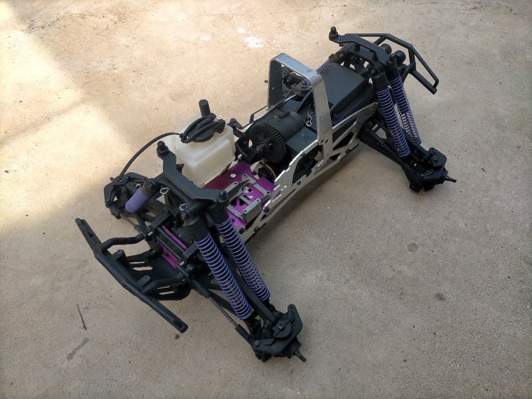 ★送料無料★HPIサベージ　エンジンラジコンカーシャーシオフロード　エンジン無