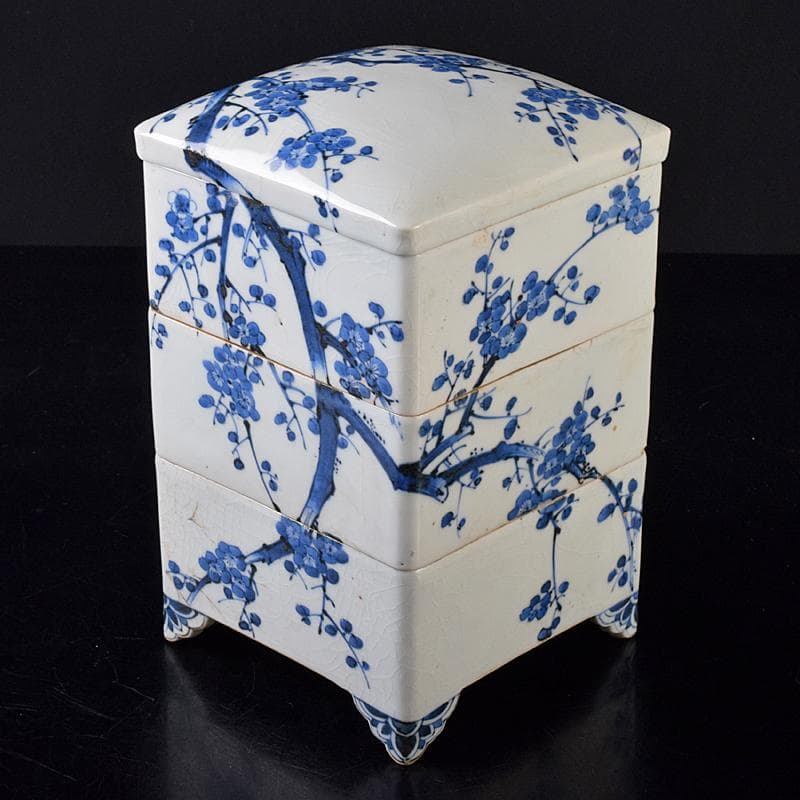 瀬戸焼　古瀬戸　染付　梅牡丹文　四方三段重箱　時代箱付　V　R8582