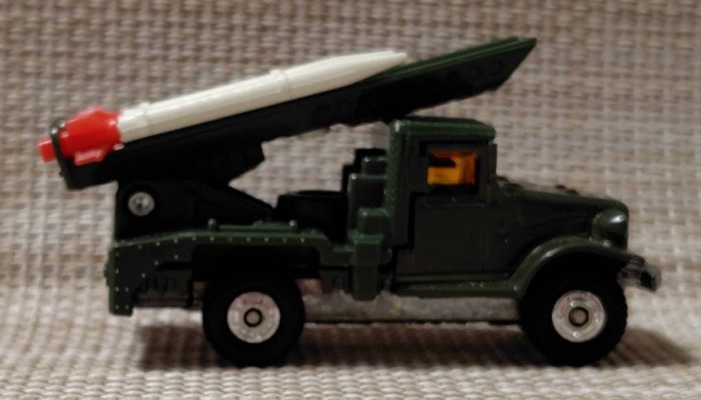 トミカ黒箱77-3 トヨタ自衛隊ロケット車 日本製 当時物