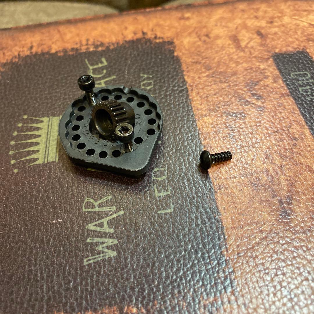 お*ん様 京商　メカレスマッドバンVEシャーシ　シボレーシェベルボディ　部品取り