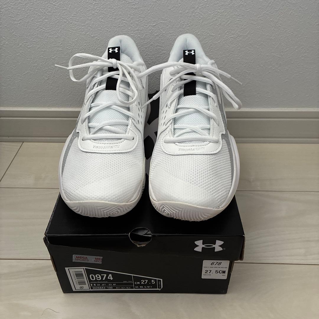 アンダーアーマー　新品　人気ホワイト　メンズ27.5cm