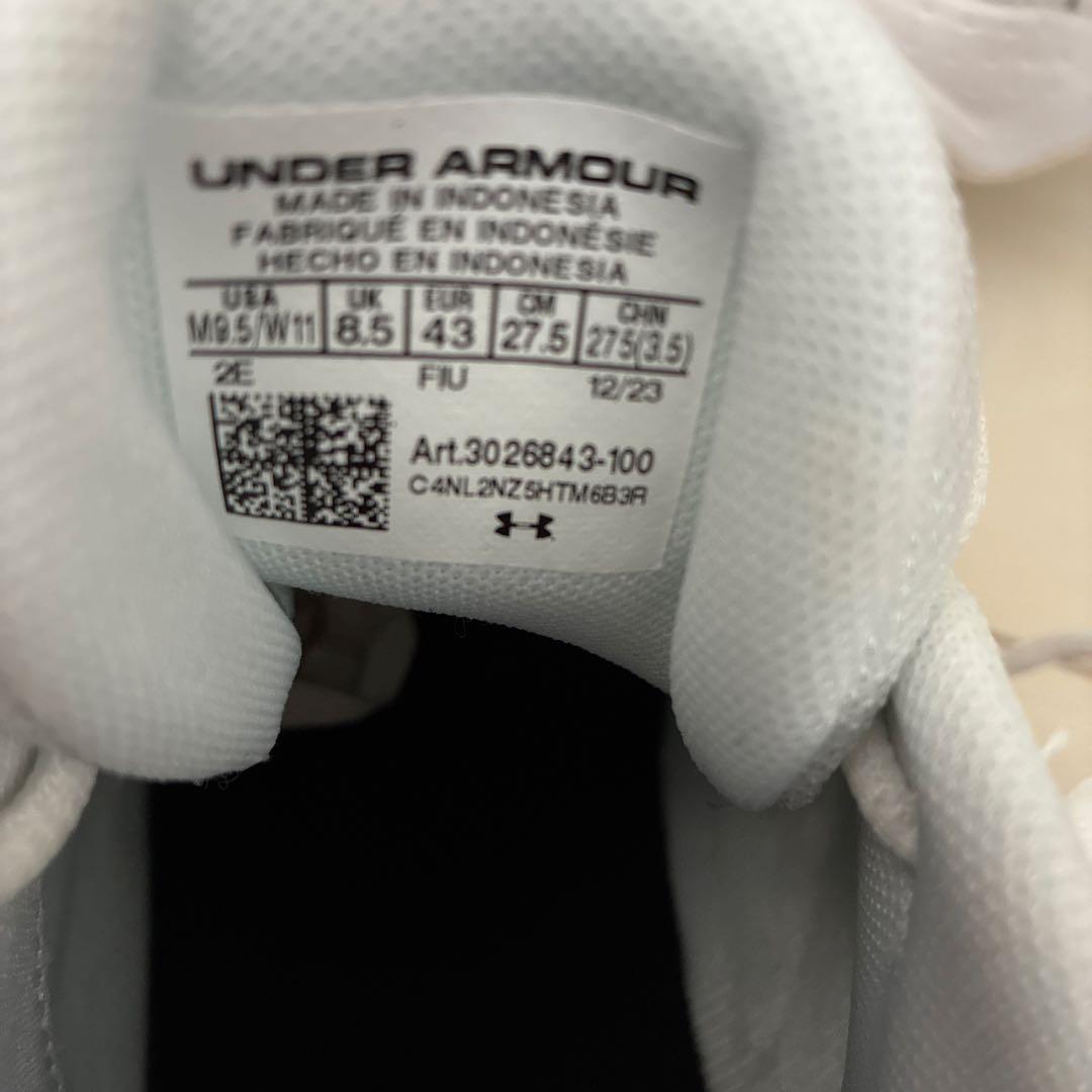 アンダーアーマー　新品　人気ホワイト　メンズ27.5cm