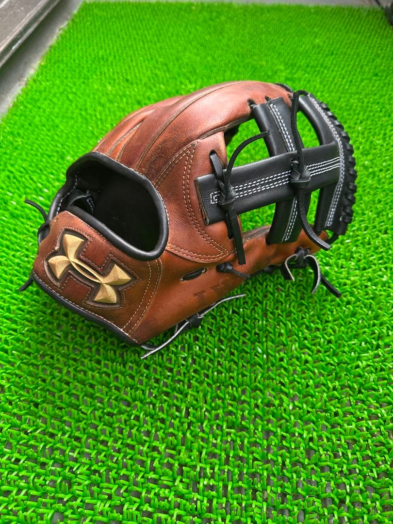最終価格‼️アンダーアーマー　硬式内野手用グローブ