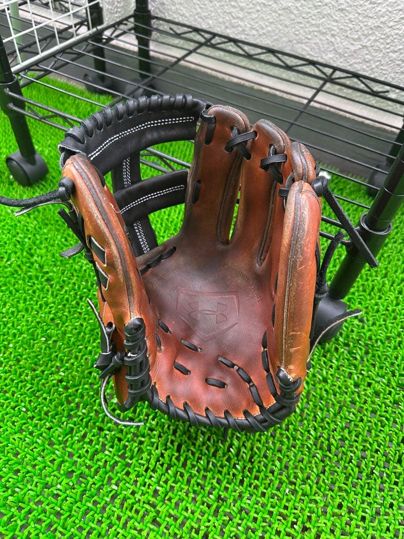 最終価格‼️アンダーアーマー　硬式内野手用グローブ