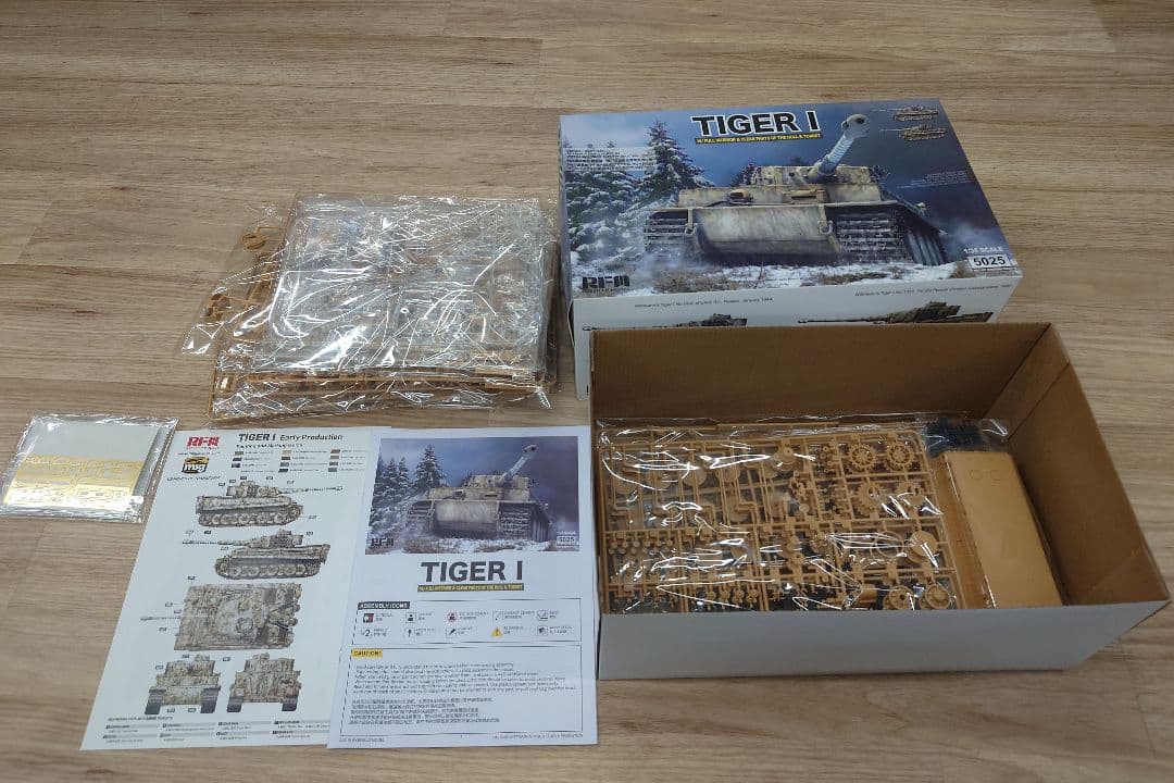 TIGER I 1/35スケール プラモデル