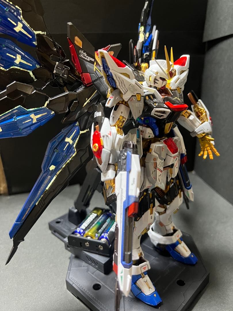ガンプラ完成品MGEXストライクフリーダムガンダム　外箱あり　 LED発光