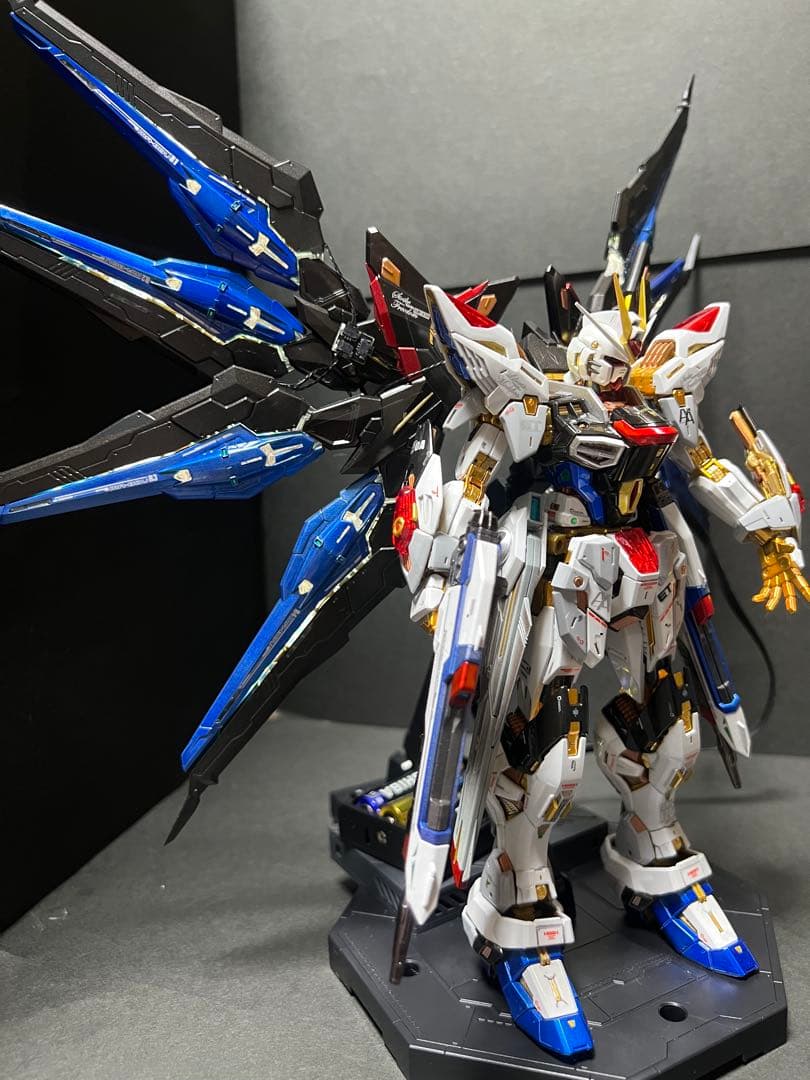 ガンプラ完成品MGEXストライクフリーダムガンダム　外箱あり　 LED発光