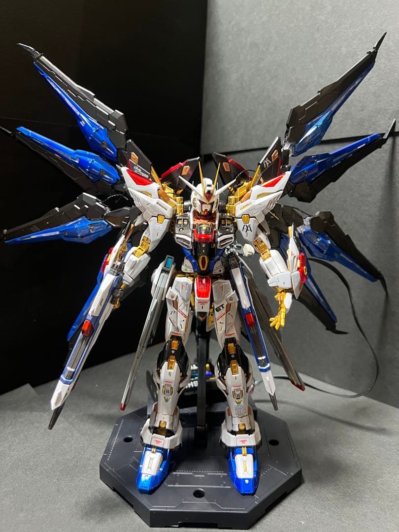 ガンプラ完成品MGEXストライクフリーダムガンダム　外箱あり　 LED発光