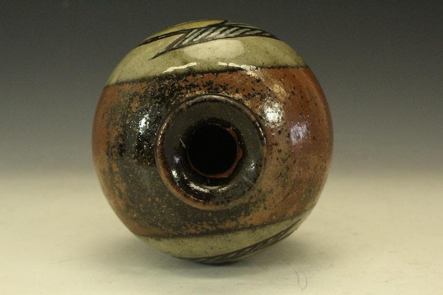 萬屋焼 やちむん 金城一門 魚紋 一輪挿し 花瓶 在銘(メ1285)