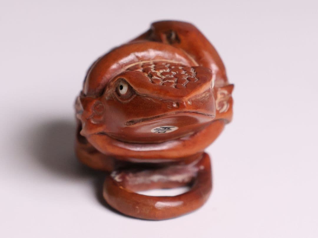 木製 提物 根付 玉石銘 蛙と蛇 彫刻 木彫【MA898】