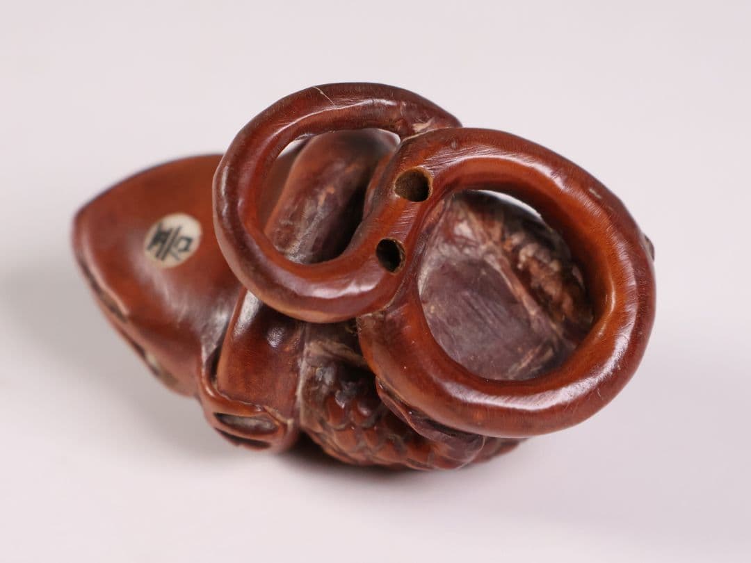 木製 提物 根付 玉石銘 蛙と蛇 彫刻 木彫【MA898】