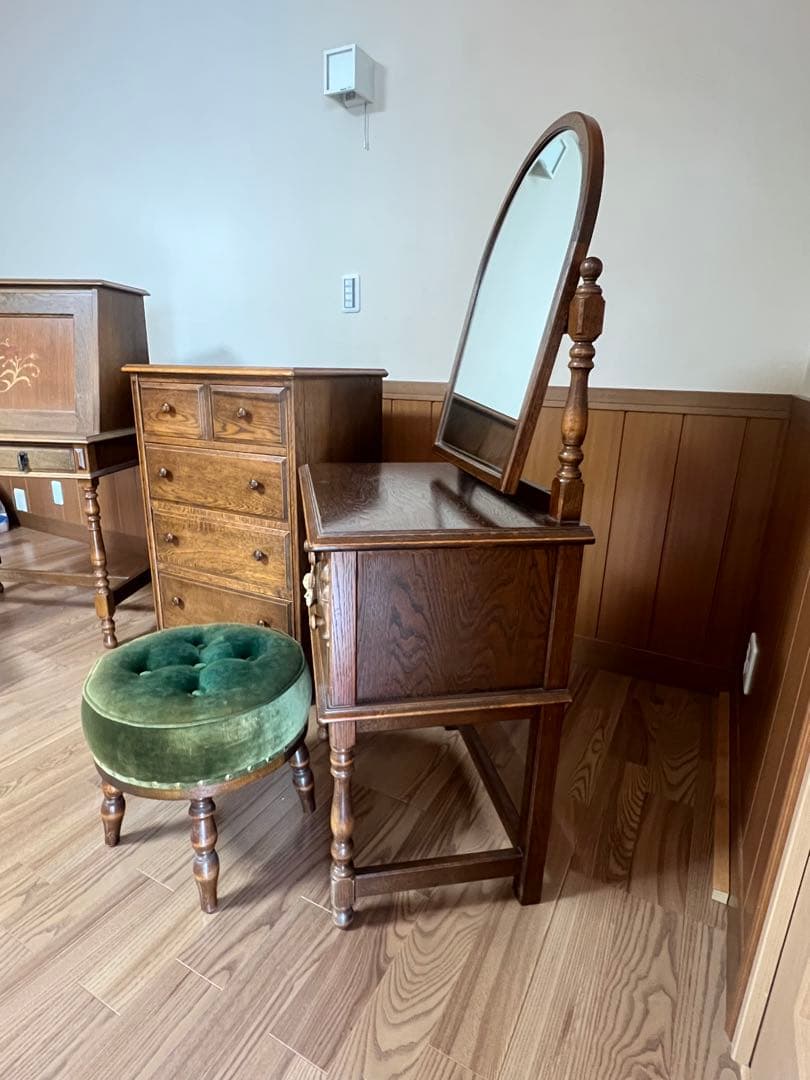 カントリーハウス　ドレッサー、椅子、デスク、チェスト