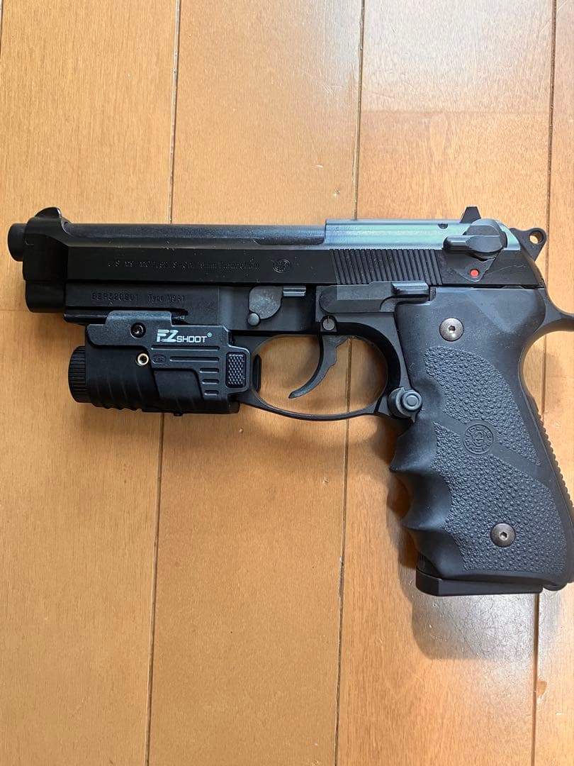 最終値下げ！マルイ　ベレッタ M9A1ガスブロ　レーザーライト、実銃グリップ付き